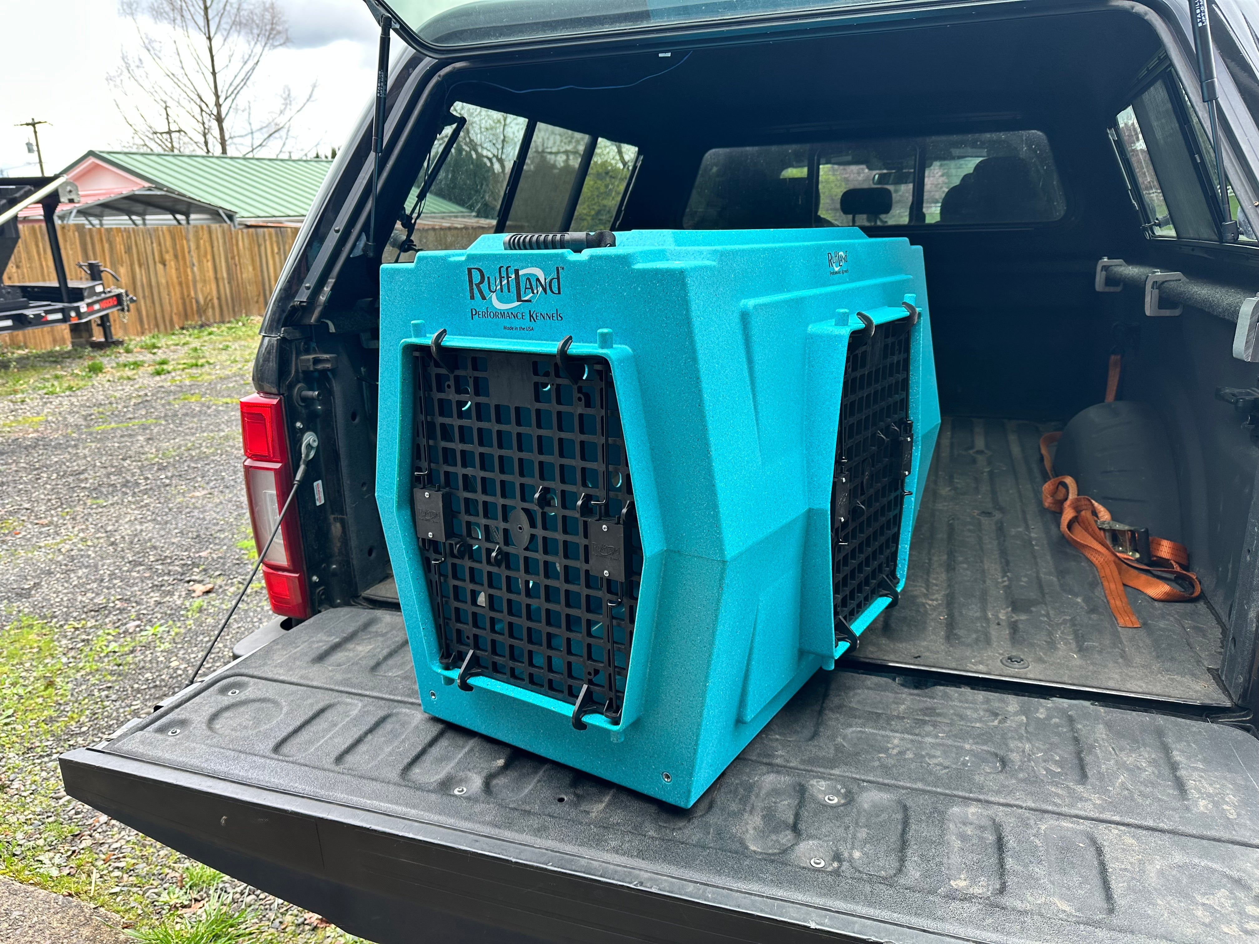 【中古】 Ruby Kennel Club BlindAlley Lucky Dog CL 60548 Uptown Kennel, 8 ft OAL, 4 ft OAW, 6 ft